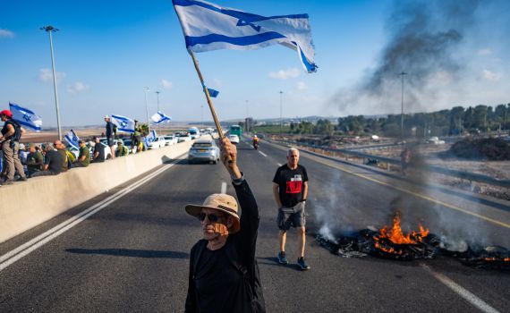 המחאה חוזרת: כביש 1 נחסם לתנועה
