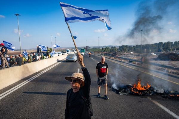 המחאה חוזרת: כביש 1 נחסם לתנועה