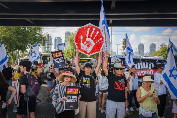 משפחות החטופים לנתניהו: "במקום להכפיש, תחזיר את יקירינו"