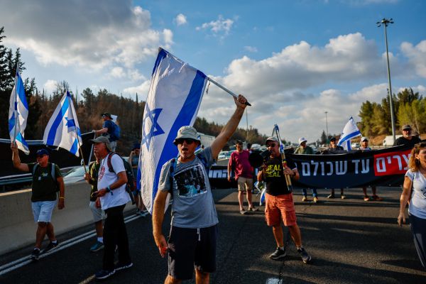 משפחות החטופים לטראמפ: "זקוקים לעסקת כל העסקאות"