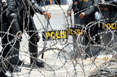 חשש מהפיכה: המדינה המוסלמית הגדולה בעולם בדרך ליפול?