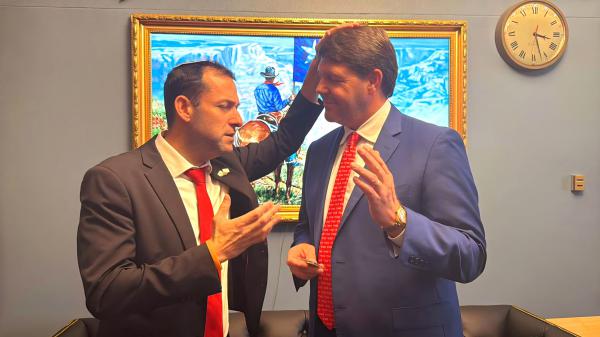 תיעוד מרגש: ראש המועצה בברכת כהנים לחבר הקונגרס | צפו