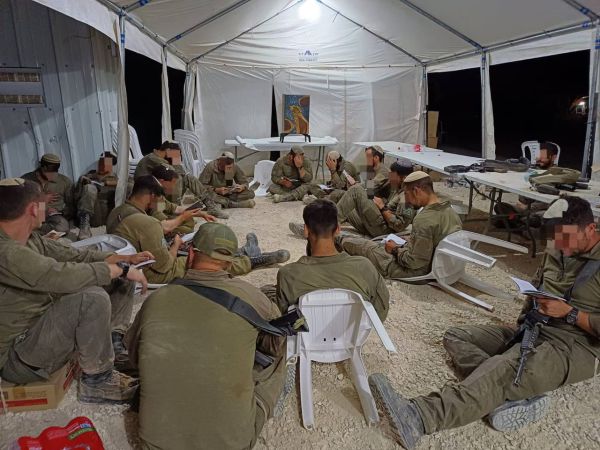 לוחמי גדוד 12 בגולני ולוחמי גדוד 605 בהנדסה בקריאת איכה