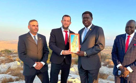 מול הצונאמי המדיני: שר החוץ של דרום סודן ביקר לראשונה ביו"ש