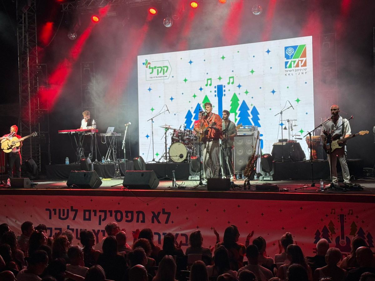 רגע מרגש באמפי שוני: להקת לוחמי מילואים שרה שיר לחבר שנפל