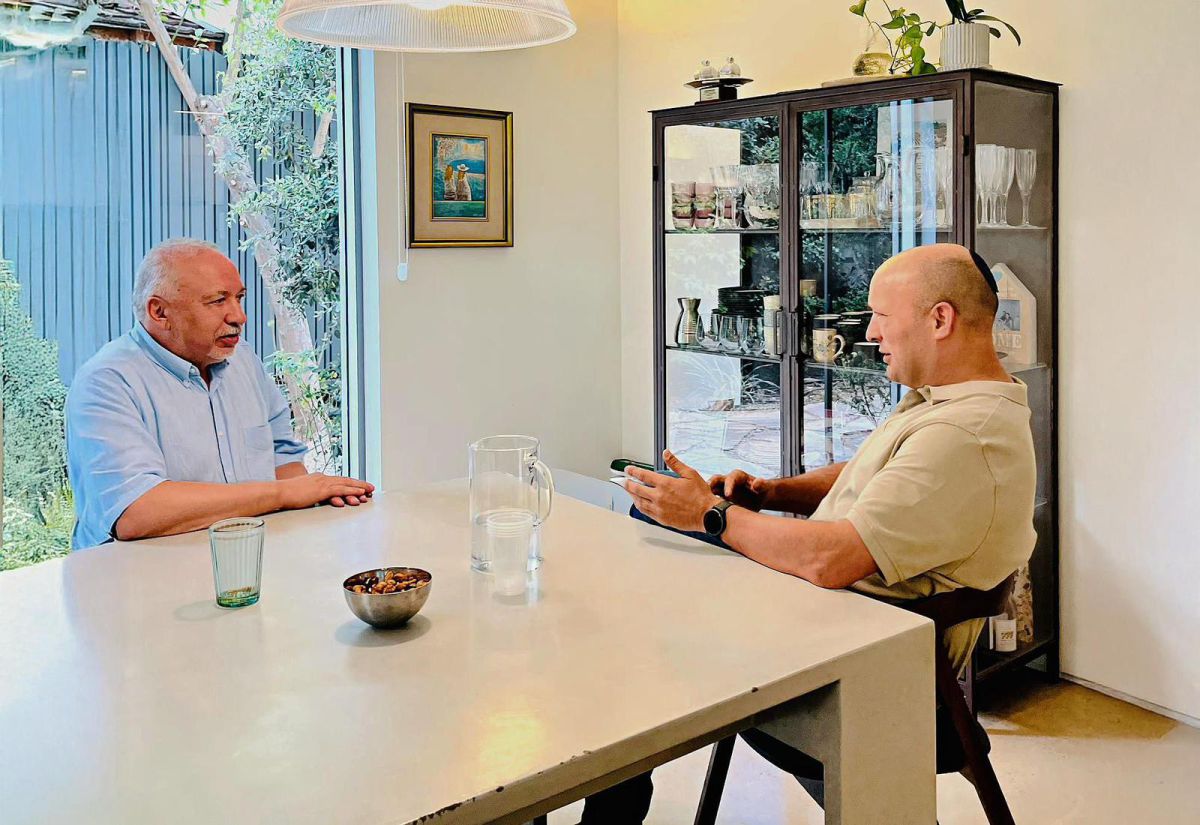 לא חיכה לתשובת לפיד – ליברמן נפגש עם בנט