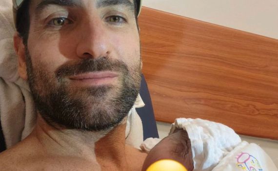מהבמות לחדר הלידה: איזי הפך לאבא