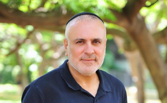 יורם אוחיון ראה את המוות מול העיניים ויצר מזה שיר | צפו