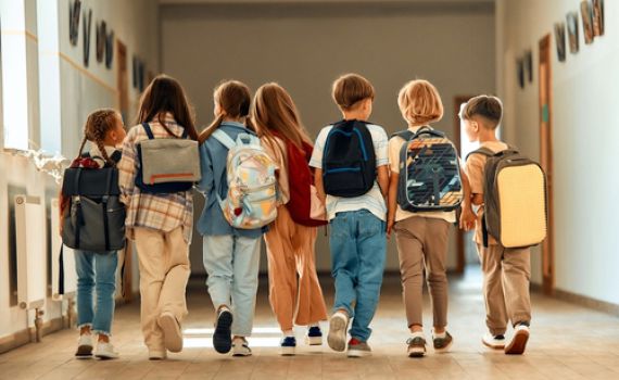 הילקוט הנכון: מדריך ההורים המלא לשמירה על גב הילד