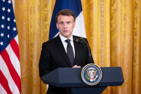 שגריר ארה"ב בצרפת תקף את מקרון – וזומן לנזיפה