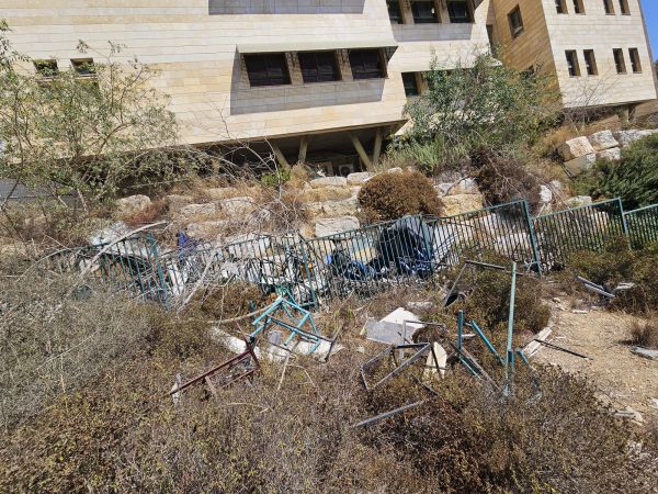 ההורים בטלמון זועמים: ככה לא צריך להראות בית ספר!