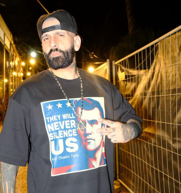 סאבלימנל והצל הקדישו בהופעה מחווה לצ׳ארלי קירק