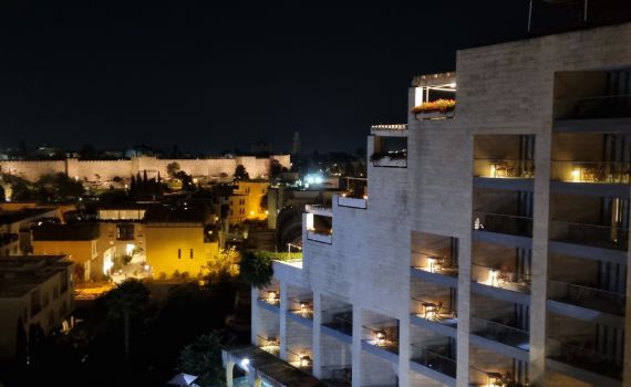 מלון מצודת דוד: חיבור של יוקרה, קדושה וחוויה מול חומות העיר