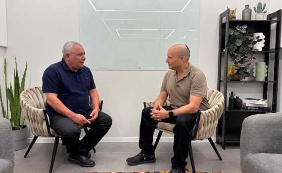 לקראת איחוד? בנט ואיזנקוט נפגשו