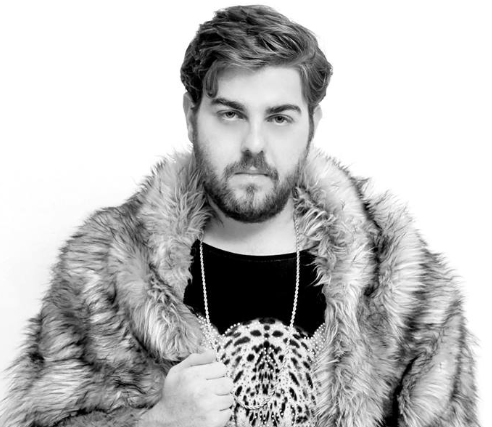 המשפחה מבקשת להתפלל: המוזיקאי הישראלי מורדם ומונשם