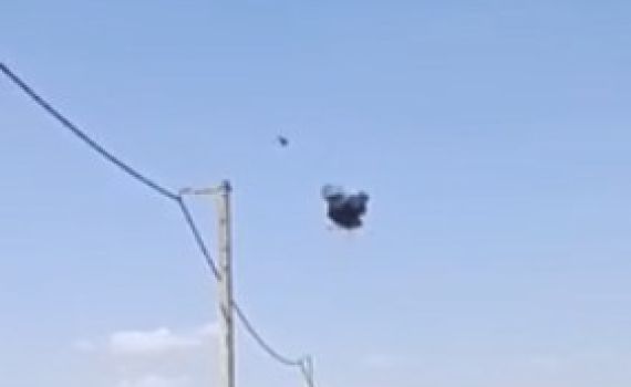 צפו: המסוק מיירט את הכטב"מ החות'י בצרור מתותח