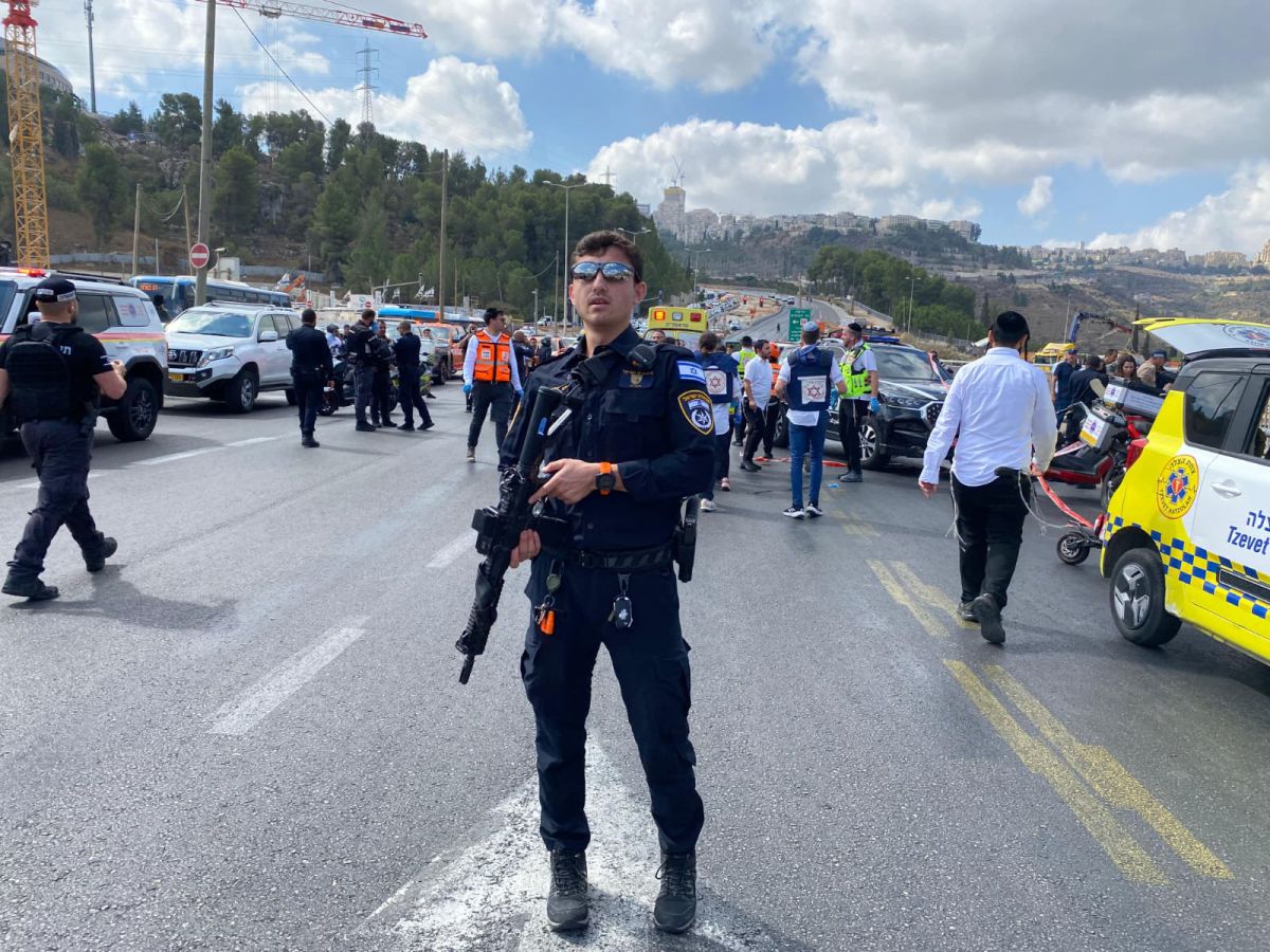 בעקבות הפיגוע: כביש 1 במחלף הארזים נחסם לתנועה