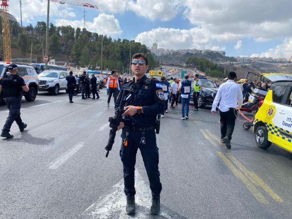 בעקבות הפיגוע: כביש 1 במחלף הארזים נחסם לתנועה