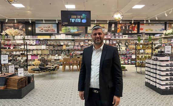 הבעלים החרדי של "נתיב החסד" קנה את זול "סטוק"