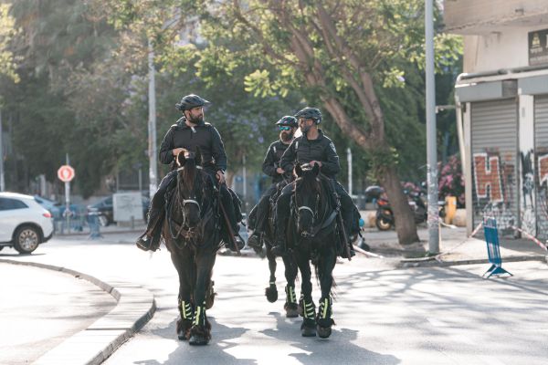 הפרדת קהלים ברחוב וחסימות: המשטרה נערכת לדרבי של תל אביב