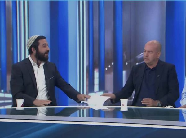 בשידור חי: ח"כ סוכות הגיש מכתב תביעה לברקוביץ'. צפו