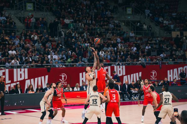 היסטוריה: הפועל תל אביב הביסה את ברצלונה