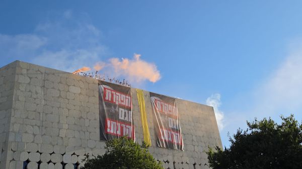 ההתפרעויות בירושלים: 13 מפגינים נעצרו אחרי שהתבצרו בגג