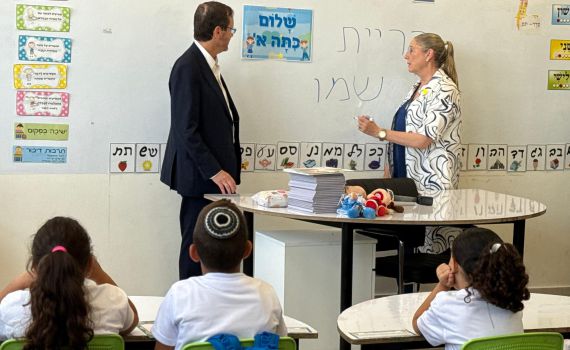 הרצוג בבי"ס שנפגע וחזר בקריית שמונה: "סמל של גבורה"