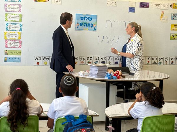 הרצוג בבי"ס שנפגע וחזר בקריית שמונה: "סמל של גבורה"