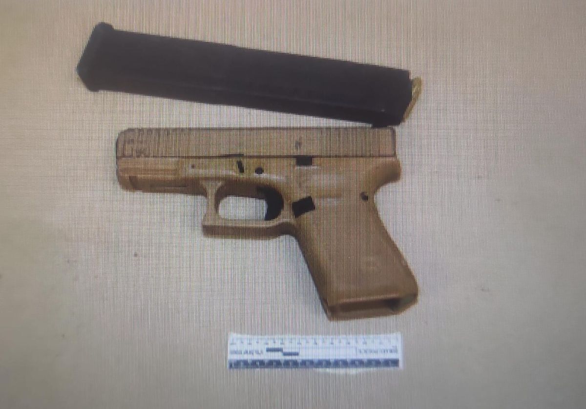 ברח מהשוטרים נתקל באישה מבוגרת וקטע את אצבעה