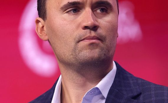 תומך ישראל ומקורב טראמפ, צ'ארלי קירק נרצח בהתנקשות