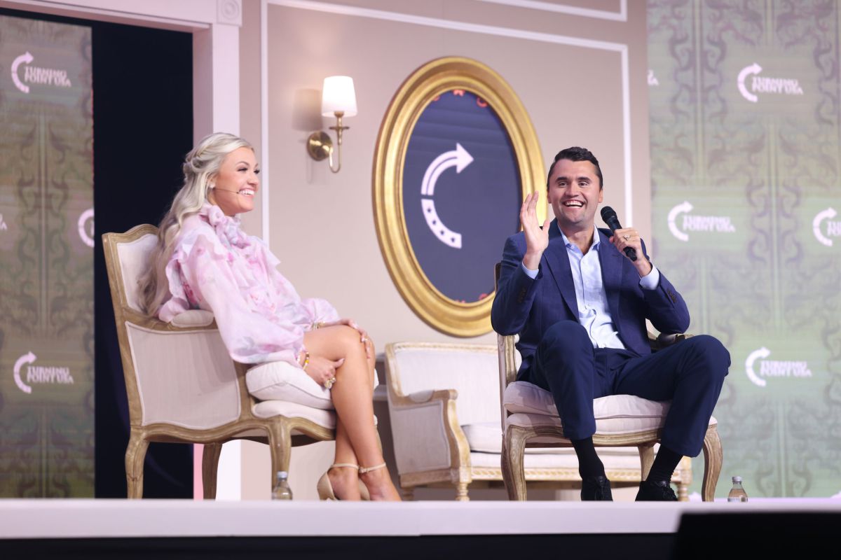 שבוע אחרי מות בעלה: אלמנתו של צ'ארלי קירק בתפקיד חדש