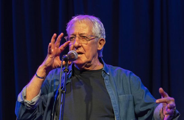 אלף כבאים לא, אבל שוטרים כן: 10 השירים הגדולים של גידי גוב