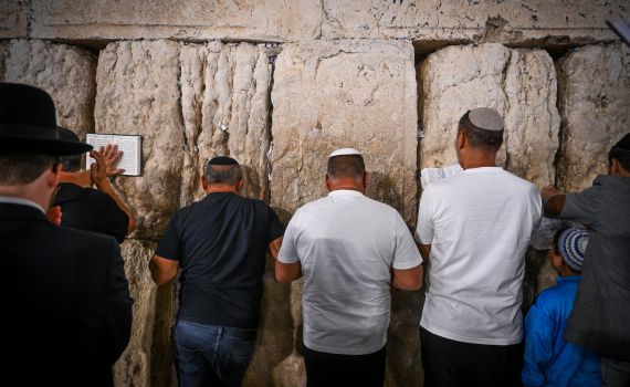 סוד הקאוצ'ינג של אלול: להעיר את הילד לסליחות?