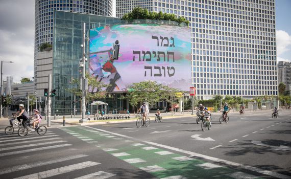 זה לא מספיק לדבר על סליחה מול הילדים, צריך גם לקיים אותה