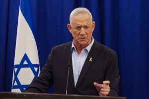 גנץ תוקף את כ"ץ: "האחריות היא רק של הרמטכ"ל"