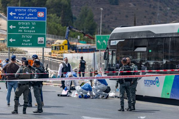 שכחתם את הדת והמולדת בשביל כסף ואישורים מהיהודים?!