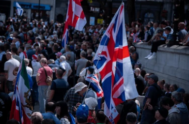 בדרך לכאוס פנימי? הפגנות סוערות משתקות את בריטניה