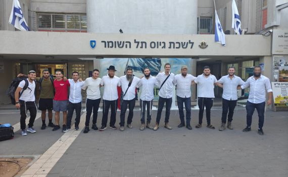 עשרות חרדים התייצבו לקרבי: יום גיוס מיוחד בתל השומר