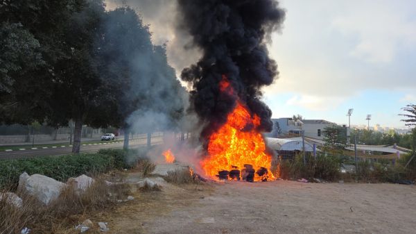צריך לומר בפה מלא: העליונות הלבנה שורפת את הדמוקרטיה