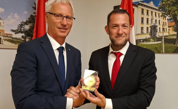 מזכיר המדינה ההונגרי ליוסי דגן: "עומדים איתכם נגד הסנקציות"