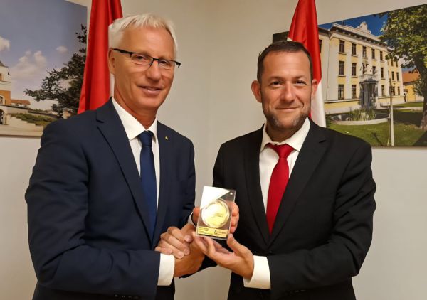 מזכיר המדינה ההונגרי ליוסי דגן: "עומדים איתכם נגד הסנקציות"