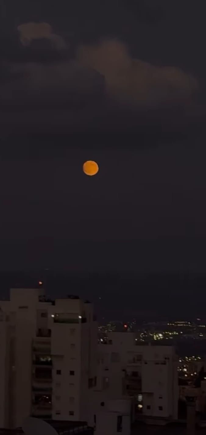 תסתכלו לשמים: ליקוי ירח של פעם בדור מתחיל בישראל