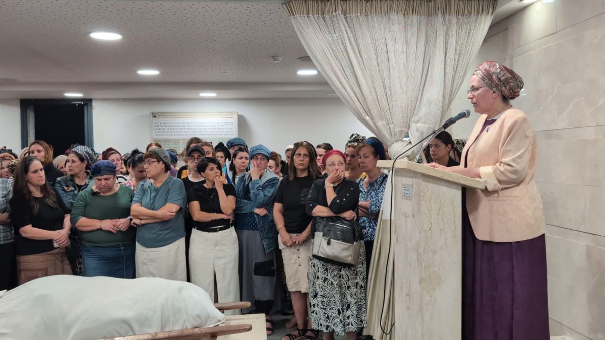 סטרוק בלוויית שריתה הי"ד: "את לא היית מוסרת את הארץ למרצחים"