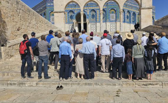 אירוע מיוחד בהר הבית: עשרות התפללו לזכרון צ'ארלי קירק