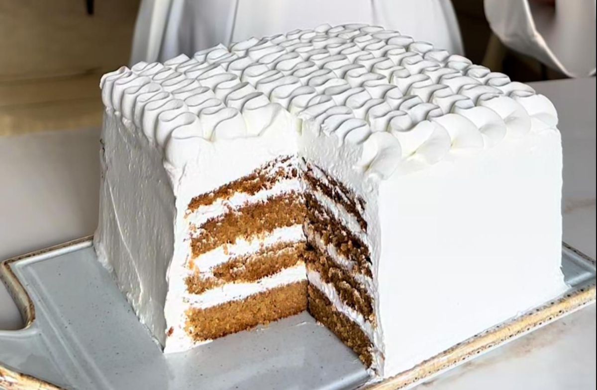 הקינוח שיכבוש את שולחן החג: עוגת דבש עם קרם חלומי