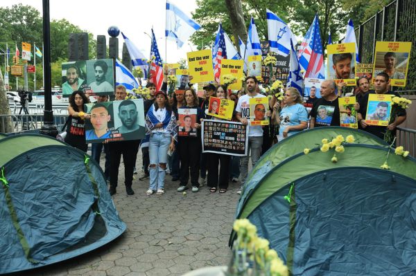 משפחות החטופים מול עצרת האו"ם: "נגמר הזמן מזמן לנאומים"