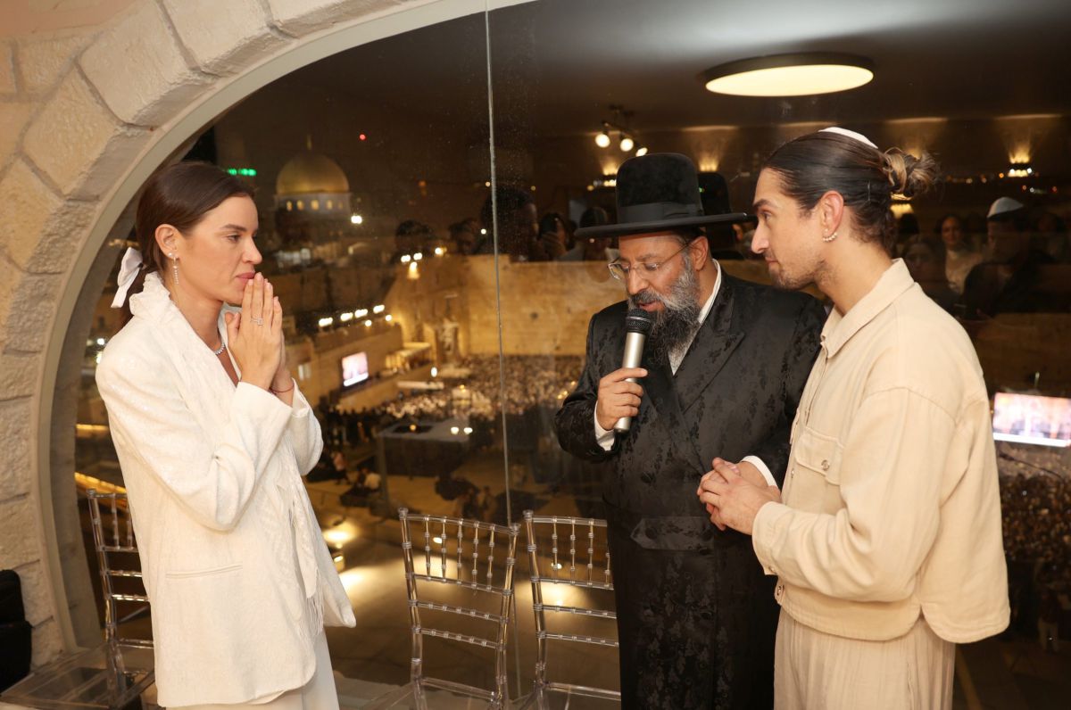 הסלבס בסליחות: נטלי דדון, אור עמרמי והרב שריקי נפגשים בכותל