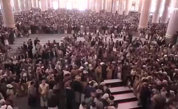 מובלים בארונות: בצנעא קוברים את ממשלת החות'ים