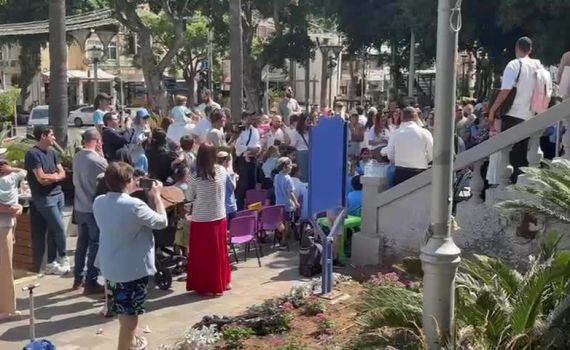 במקום פתיחת שנת הלימודים: 120 תלמידים סרוגים מפגינים ברעננה